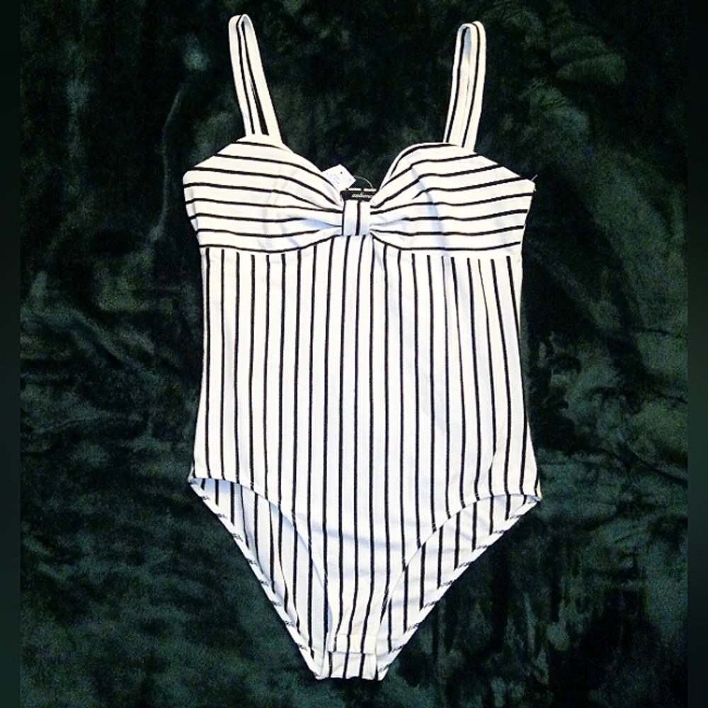 Ambiance White & Black Striped Bodysuit Sz XL - Picture 1 of 8